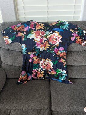 Beautiful Peekaboo Sleeve Top Size L